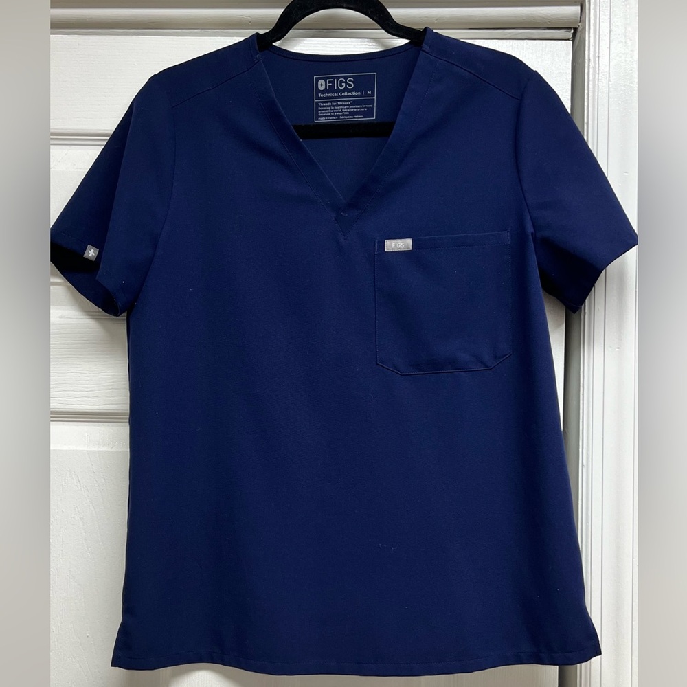 Figs small scrub top